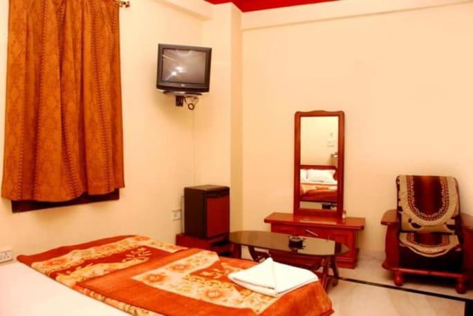 Oyo 27711 Hotel Evergreen Residency Bhopal Zewnętrze zdjęcie